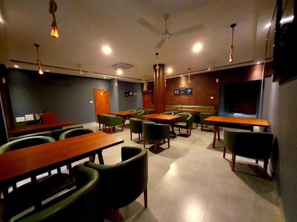 Emperor-Hotel Rachana Continental Pvt Ltd Kizhake Chalakudi Luaran gambar