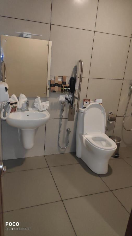 Emperor-Hotel Rachana Continental Pvt Ltd Kizhake Chalakudi Luaran gambar