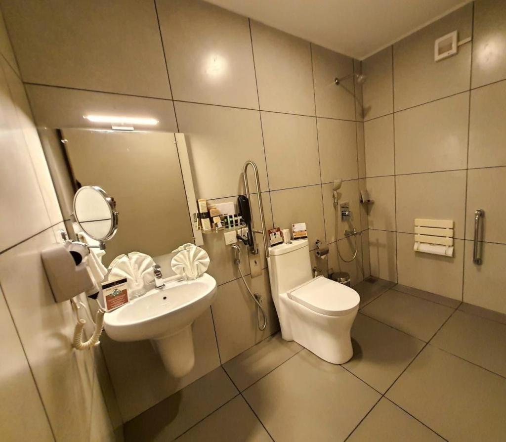 Emperor-Hotel Rachana Continental Pvt Ltd Kizhake Chalakudi Luaran gambar