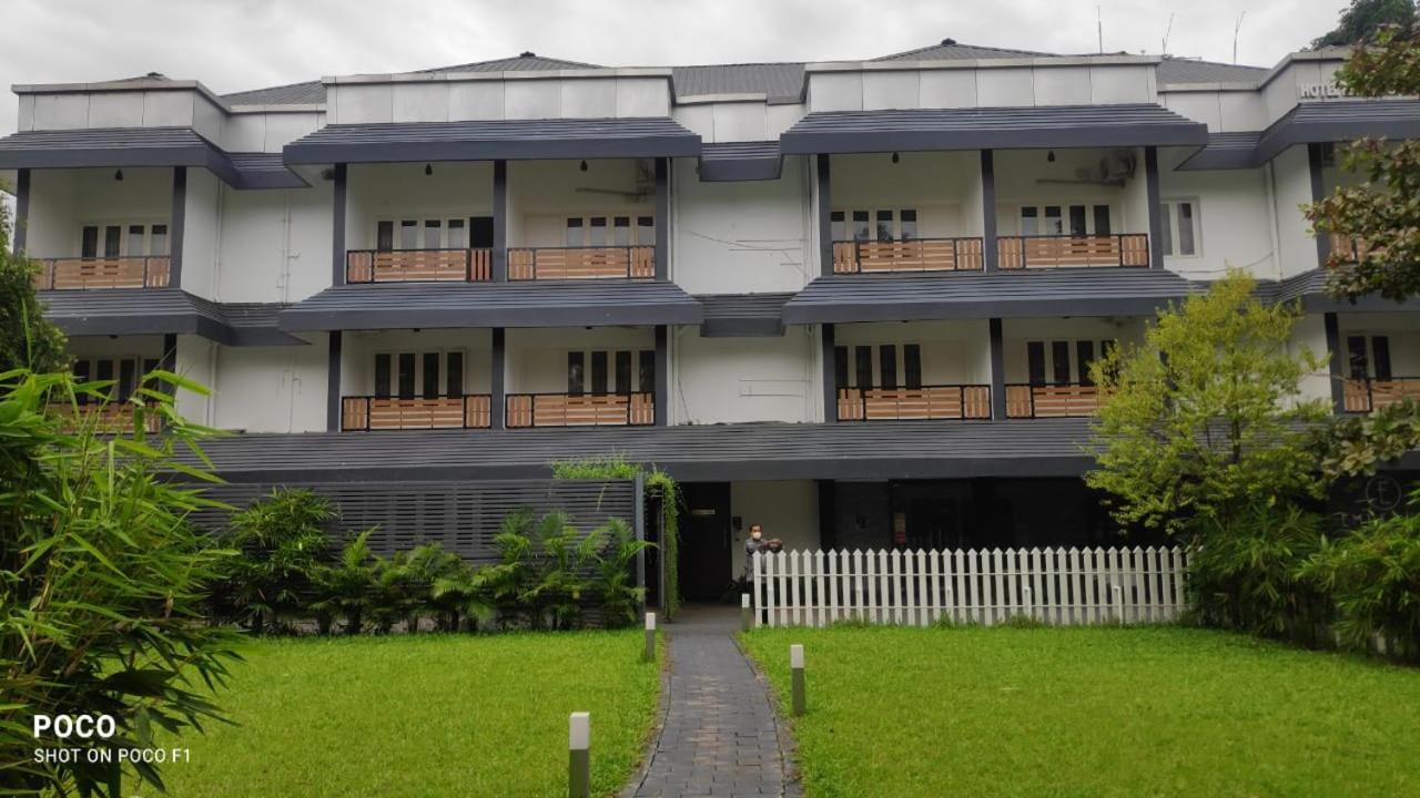 Emperor-Hotel Rachana Continental Pvt Ltd Kizhake Chalakudi Luaran gambar