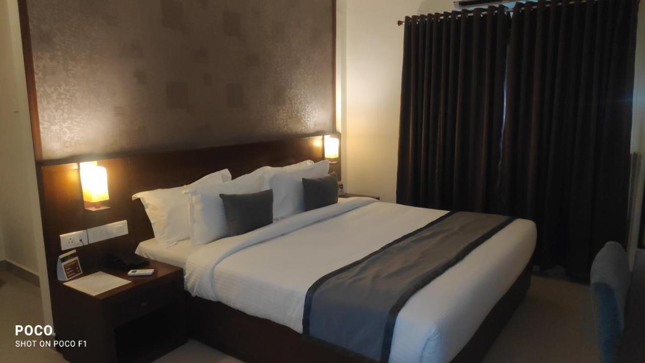 Emperor-Hotel Rachana Continental Pvt Ltd Kizhake Chalakudi Luaran gambar